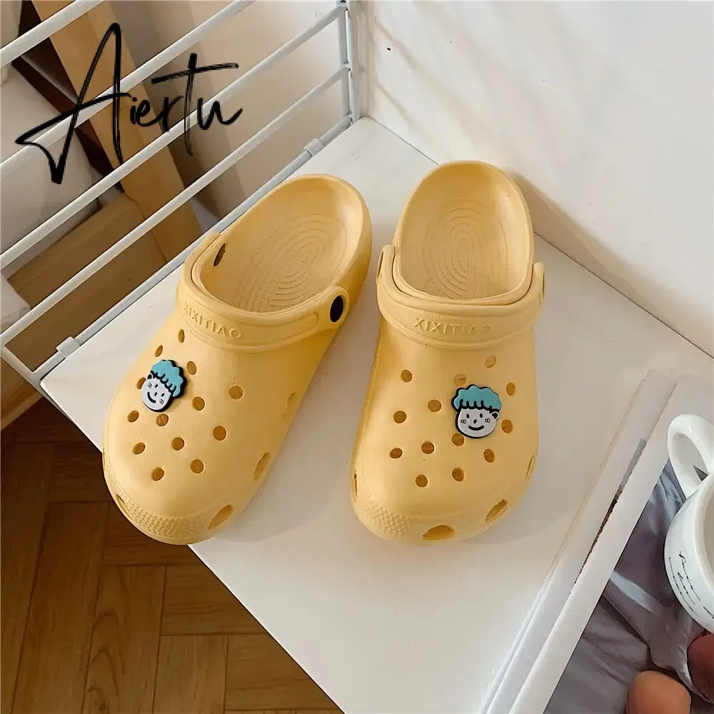 Aiertu Korean Women Casual Garden Clogs Waterproof Shoes Beach Platform Slippers For Woman Personalized Sandals Streetwear Shoes