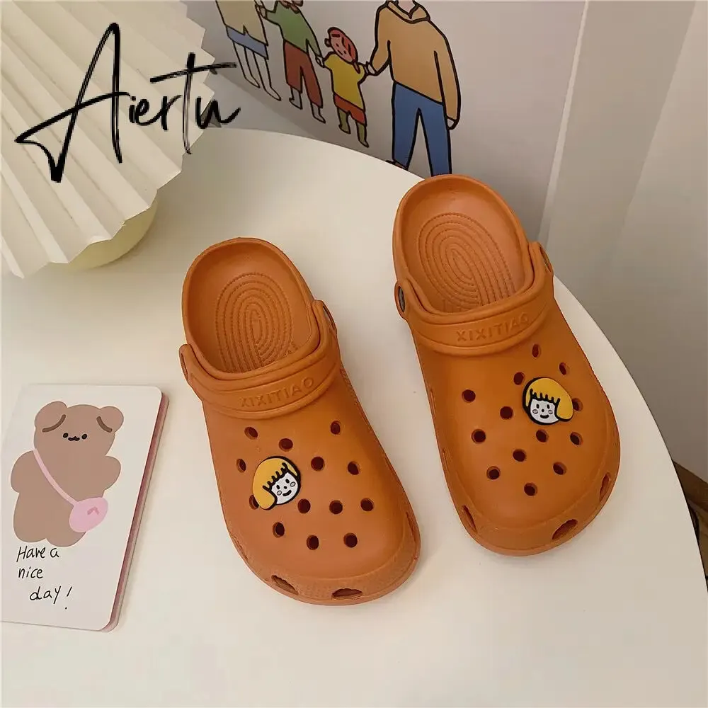 Aiertu Korean Women Casual Garden Clogs Waterproof Shoes Beach Platform Slippers For Woman Personalized Sandals Streetwear Shoes