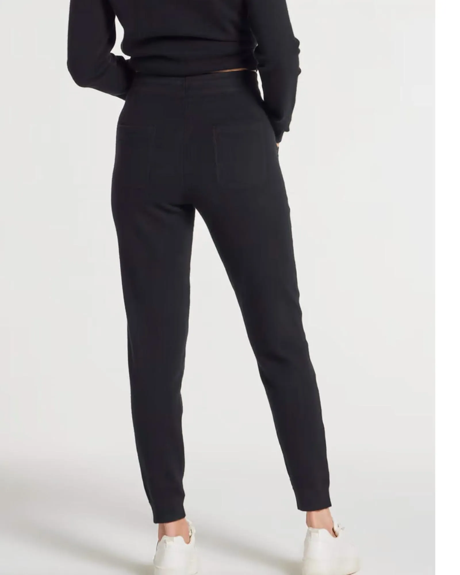 Cashmere Relaxed Fit Mid-Rise Joggers In Black | Black
